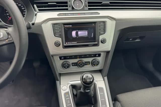 Volkswagen Passat (2015) thumbnail 20