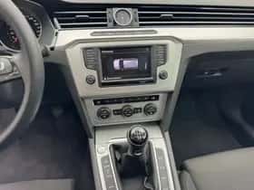 Volkswagen Passat (2015) thumbnail 20