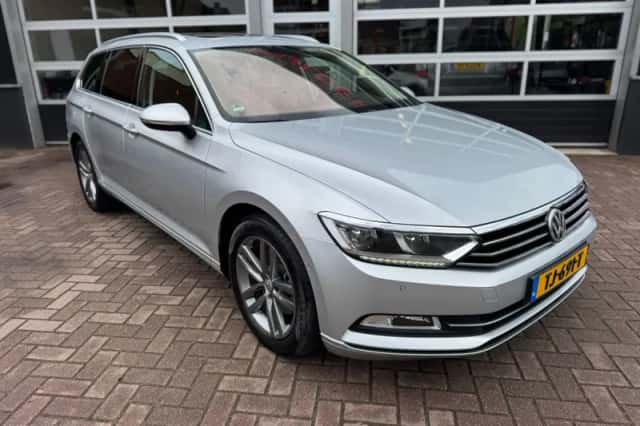 Volkswagen Passat (2015) thumbnail 3