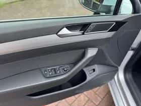 Volkswagen Passat (2015) thumbnail 21