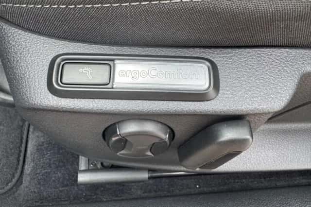 Volkswagen Passat (2015) thumbnail 22