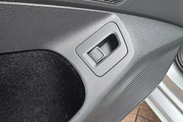 Volkswagen Passat (2015) thumbnail 23