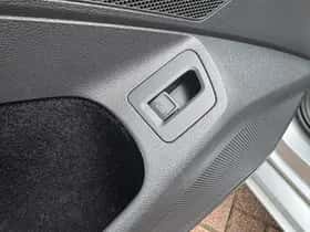 Volkswagen Passat (2015) thumbnail 23