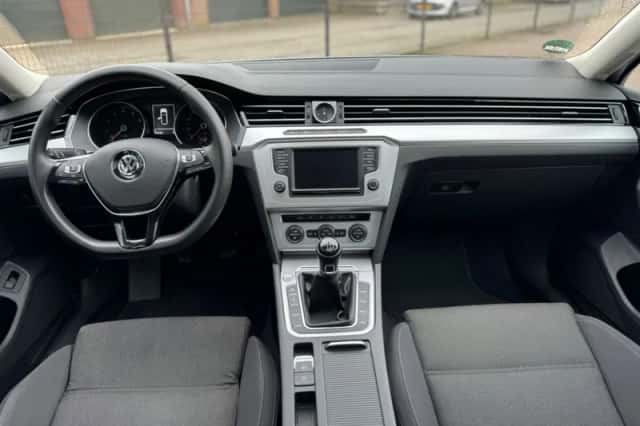 Volkswagen Passat (2015) thumbnail 27