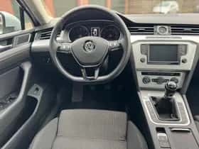 Volkswagen Passat (2015) thumbnail 28