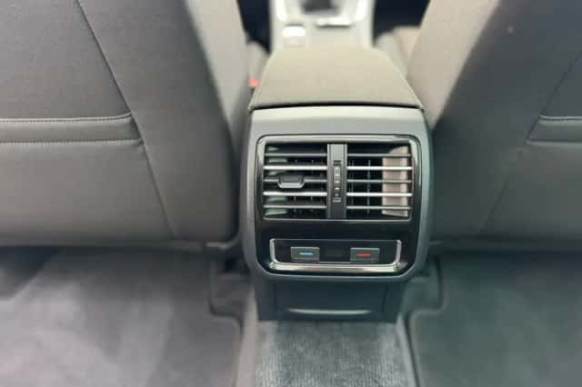 Volkswagen Passat (2015) thumbnail 29
