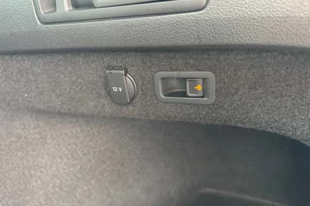 Volkswagen Passat (2015) thumbnail 34