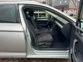 Volkswagen Passat (2015) thumbnail 37