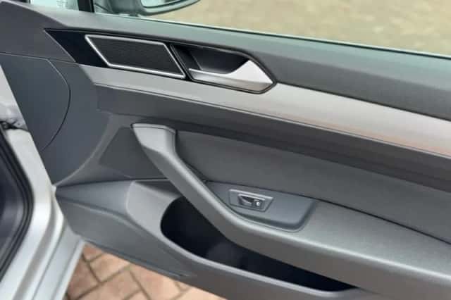 Volkswagen Passat (2015) thumbnail 41
