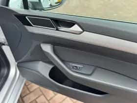 Volkswagen Passat (2015) thumbnail 41