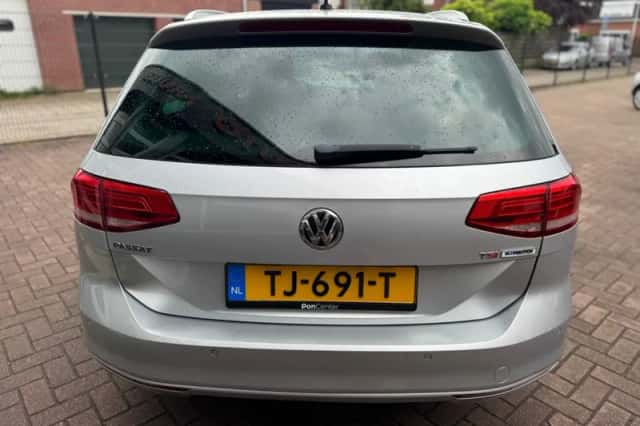 Volkswagen Passat (2015) thumbnail 6