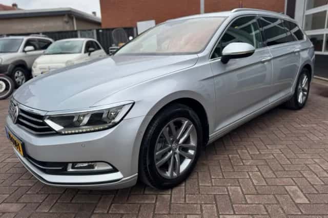 Volkswagen Passat (2015) thumbnail 9
