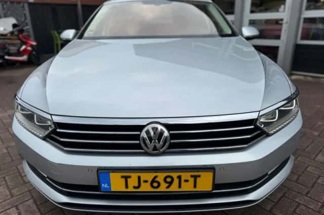 Volkswagen Passat (2015) thumbnail 10