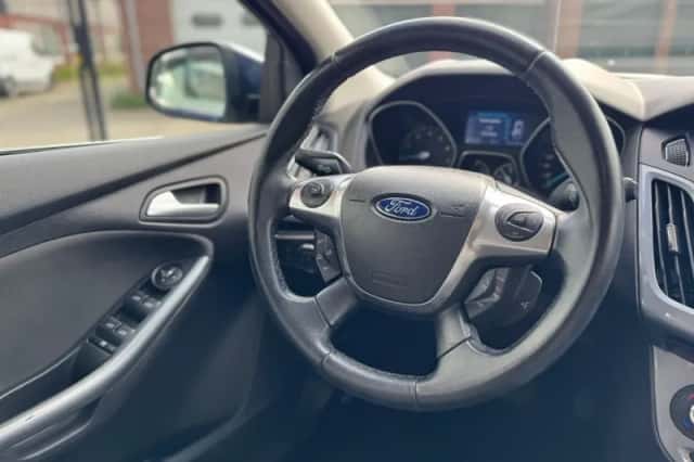 Ford Focus (2012) thumbnail 25