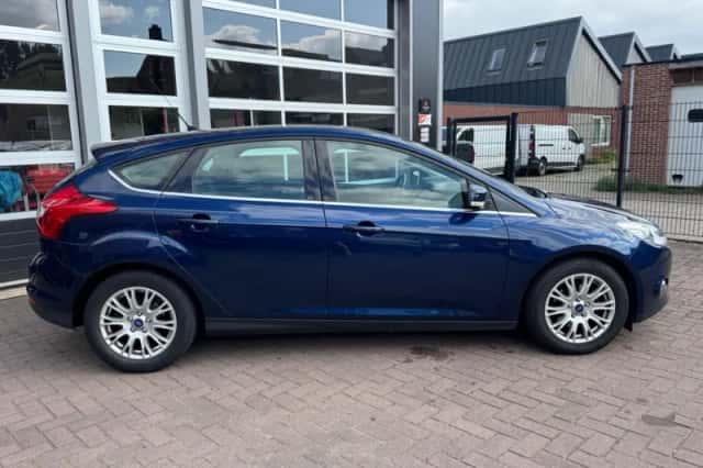 Ford Focus (2012) thumbnail 4