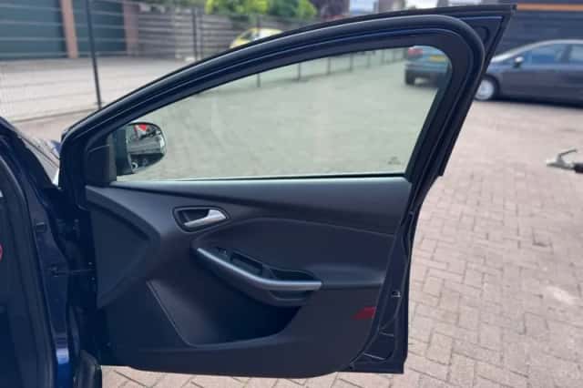 Ford Focus (2012) thumbnail 33