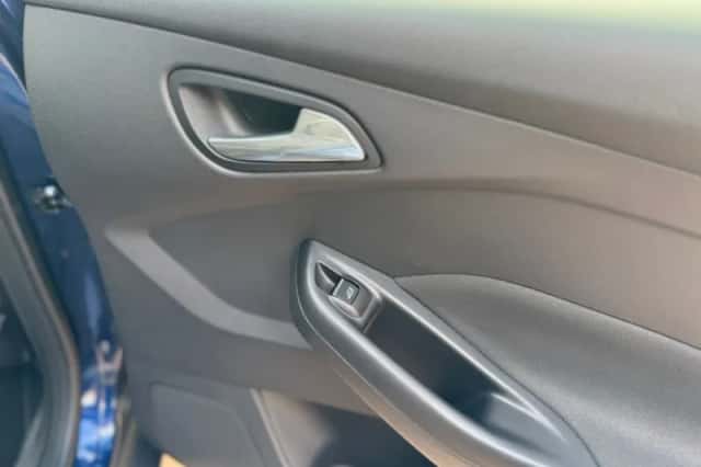 Ford Focus (2012) thumbnail 37