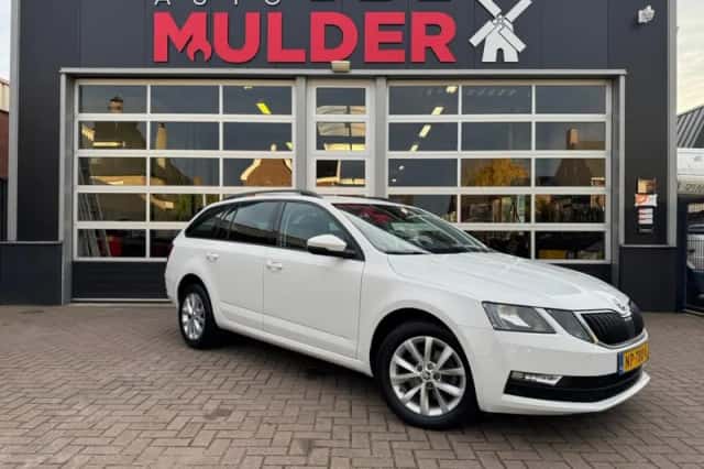 Škoda Octavia (2017) thumbnail 1