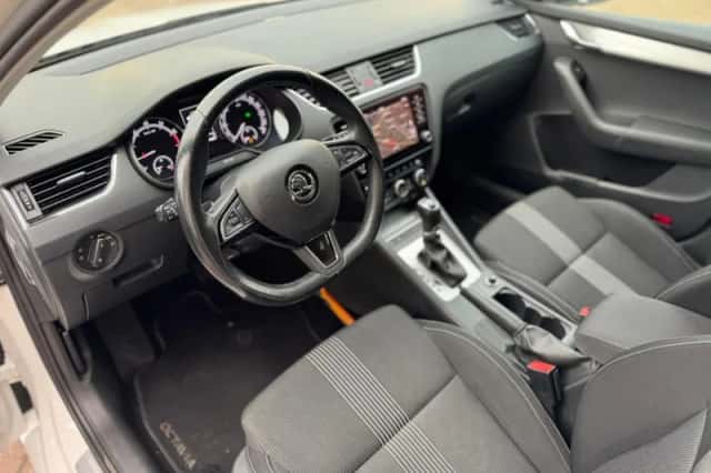 Škoda Octavia (2017) thumbnail 13