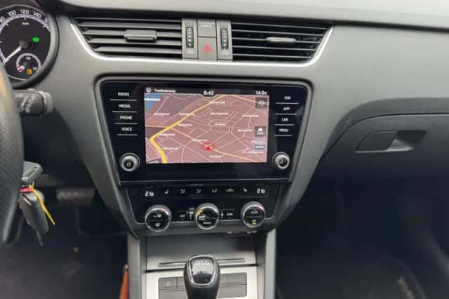 Škoda Octavia (2017) thumbnail 14