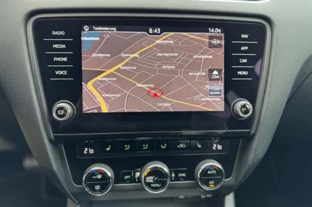 Škoda Octavia (2017) thumbnail 15
