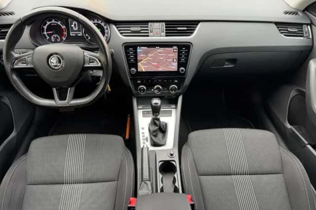 Škoda Octavia (2017) thumbnail 16