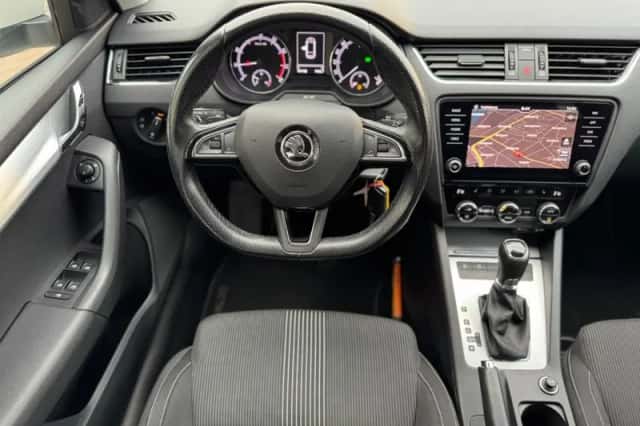 Škoda Octavia (2017) thumbnail 17