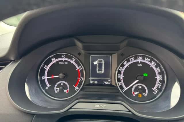Škoda Octavia (2017) thumbnail 20