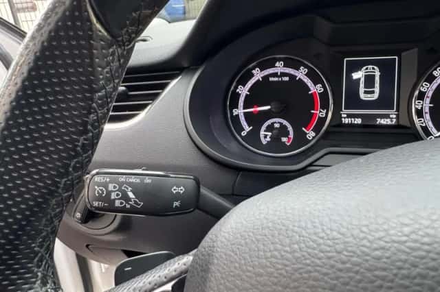Škoda Octavia (2017) thumbnail 21