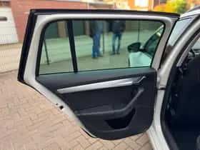 Škoda Octavia (2017) thumbnail 24