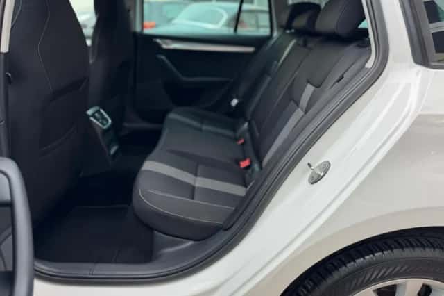 Škoda Octavia (2017) thumbnail 25