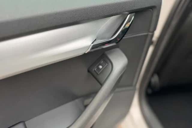 Škoda Octavia (2017) thumbnail 26