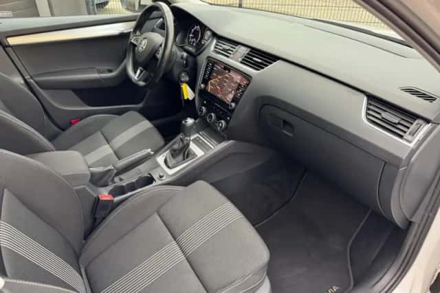 Škoda Octavia (2017) thumbnail 34