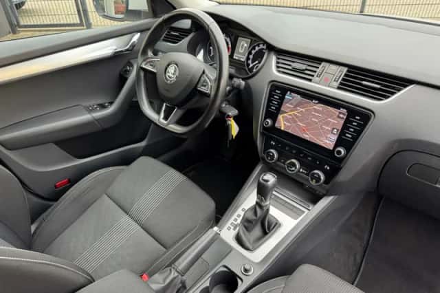 Škoda Octavia (2017) thumbnail 35