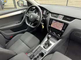 Škoda Octavia (2017) thumbnail 35