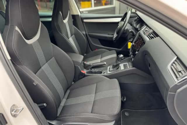 Škoda Octavia (2017) thumbnail 36