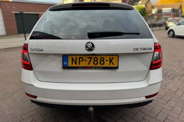 Škoda Octavia (2017) thumbnail 5
