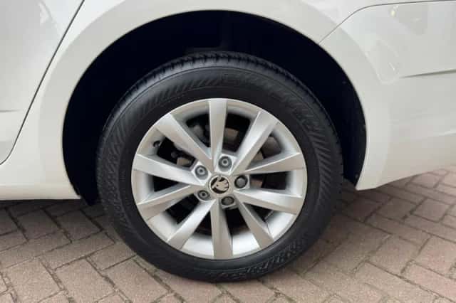 Škoda Octavia (2017) thumbnail 42