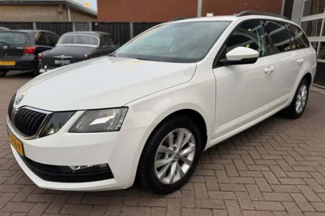 Škoda Octavia (2017) thumbnail 8