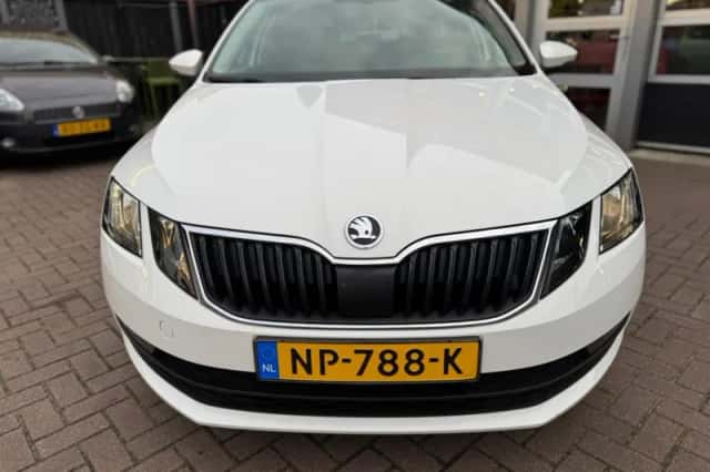 Škoda Octavia (2017) thumbnail 9