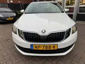Škoda Octavia (2017) thumbnail 9