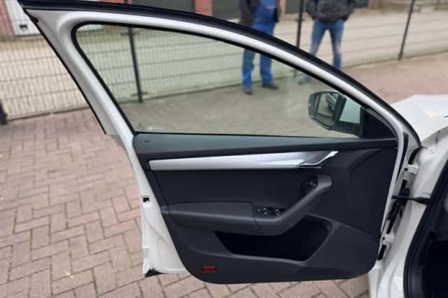 Škoda Octavia (2017) thumbnail 10