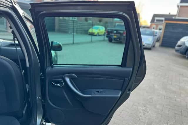 Dacia Duster (2015) thumbnail 30