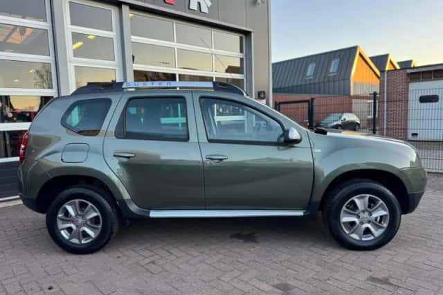 Dacia Duster (2015) thumbnail 4