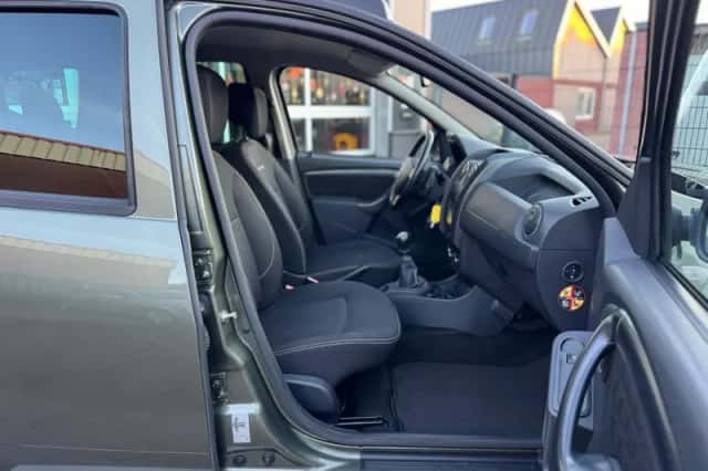 Dacia Duster (2015) thumbnail 34