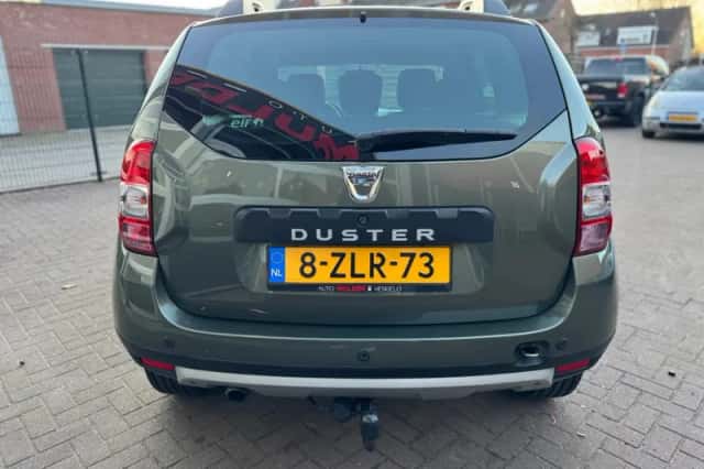 Dacia Duster (2015) thumbnail 8