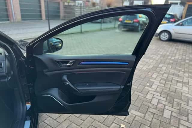 Renault Mégane (2018) thumbnail 33