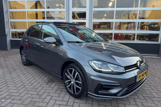 Volkswagen Golf (2017) thumbnail 3
