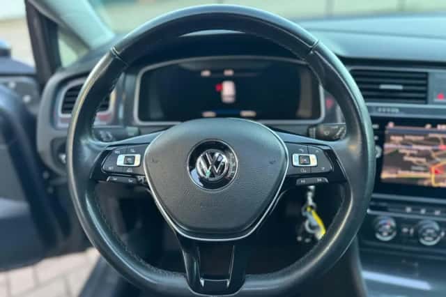 Volkswagen Golf (2017) thumbnail 22