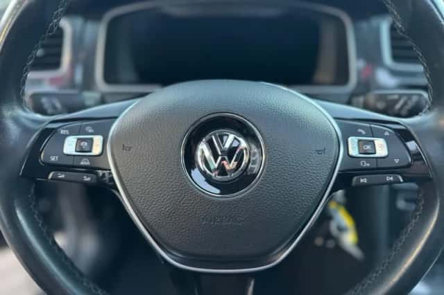 Volkswagen Golf (2017) thumbnail 23